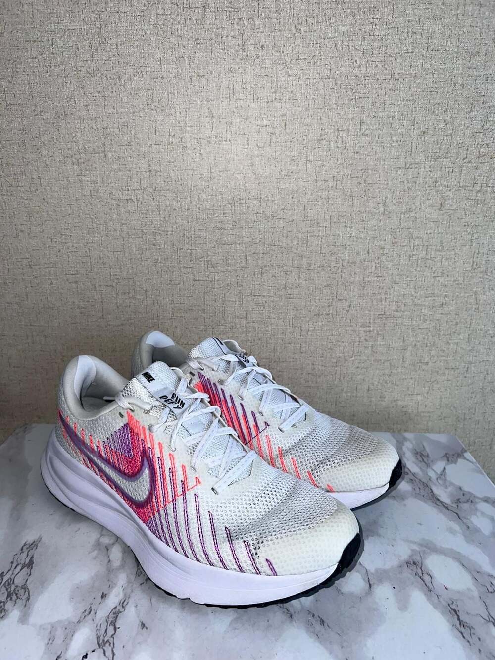Nike Run Defy Women's Road Running Shoes White Elemental Pink Silt Red Black Siz